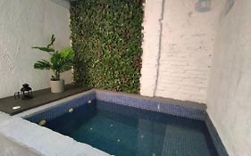 Pequeño Apartamento con Mini Piscina (Temperatura ambiente)